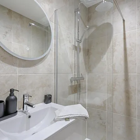 Appartamento Montmartre Seveste Ii Magnifique 2br